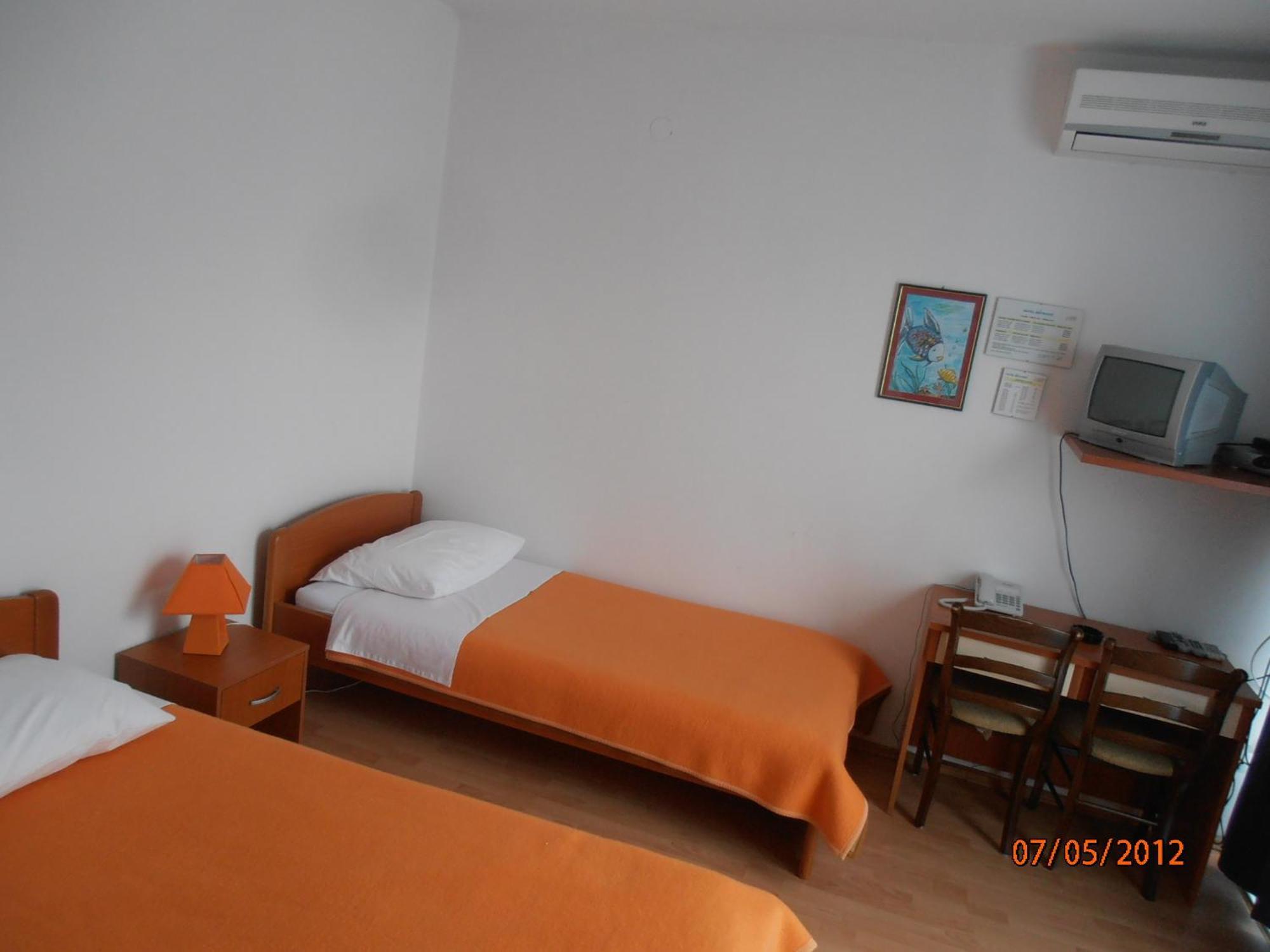 Hotel Metković Esterno foto