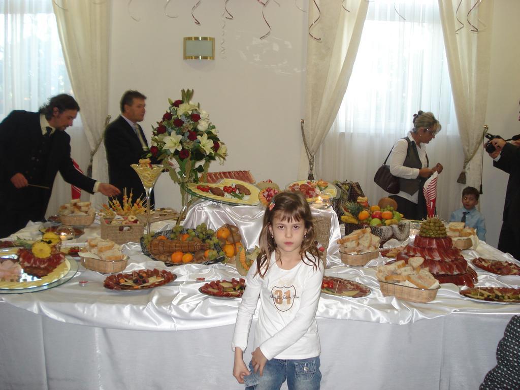 Hotel Metković Esterno foto